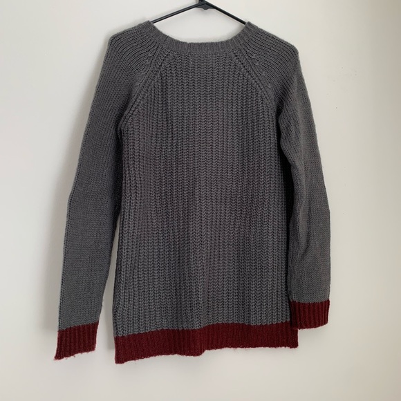 Grey sweater with burgundy trim - Picture 3 of 4